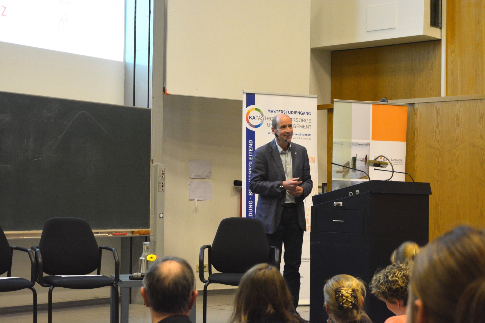 Prof. Dr. Lothar Schrott bei der Eröffnung der Podiumsdiskussion